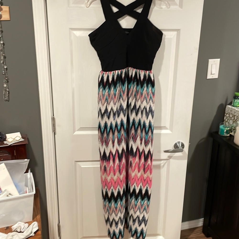Maxi dress with intricate neckline size m/l
